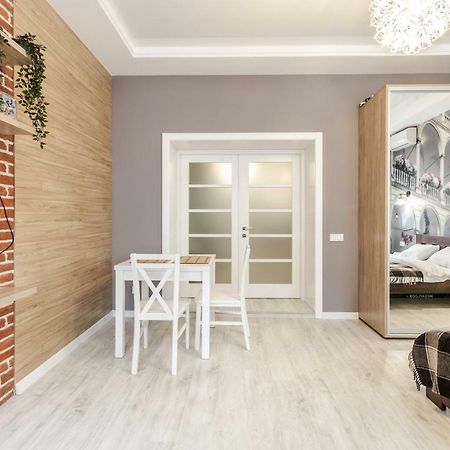 Modern Rus Apartman Lviv Kültér fotó
