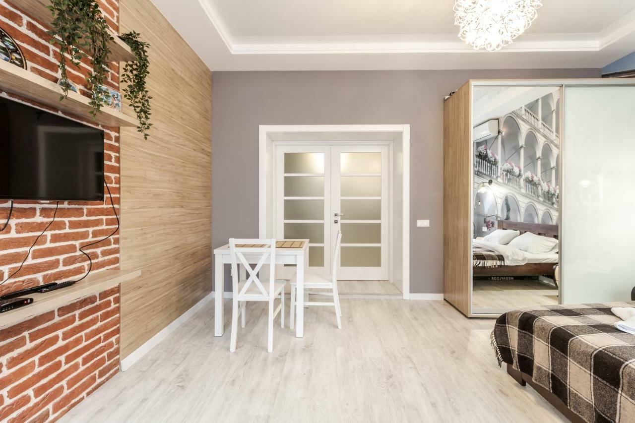 Modern Rus Apartman Lviv Kültér fotó